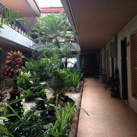 Queen\'S Beach Resort Manoc-Manoc Eksteriør billede
