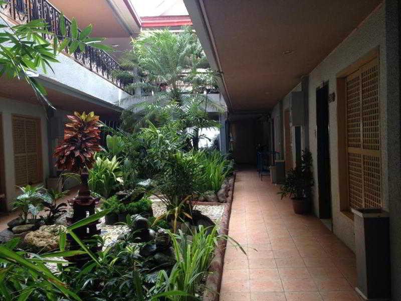 Queen\'S Beach Resort Manoc-Manoc Eksteriør billede